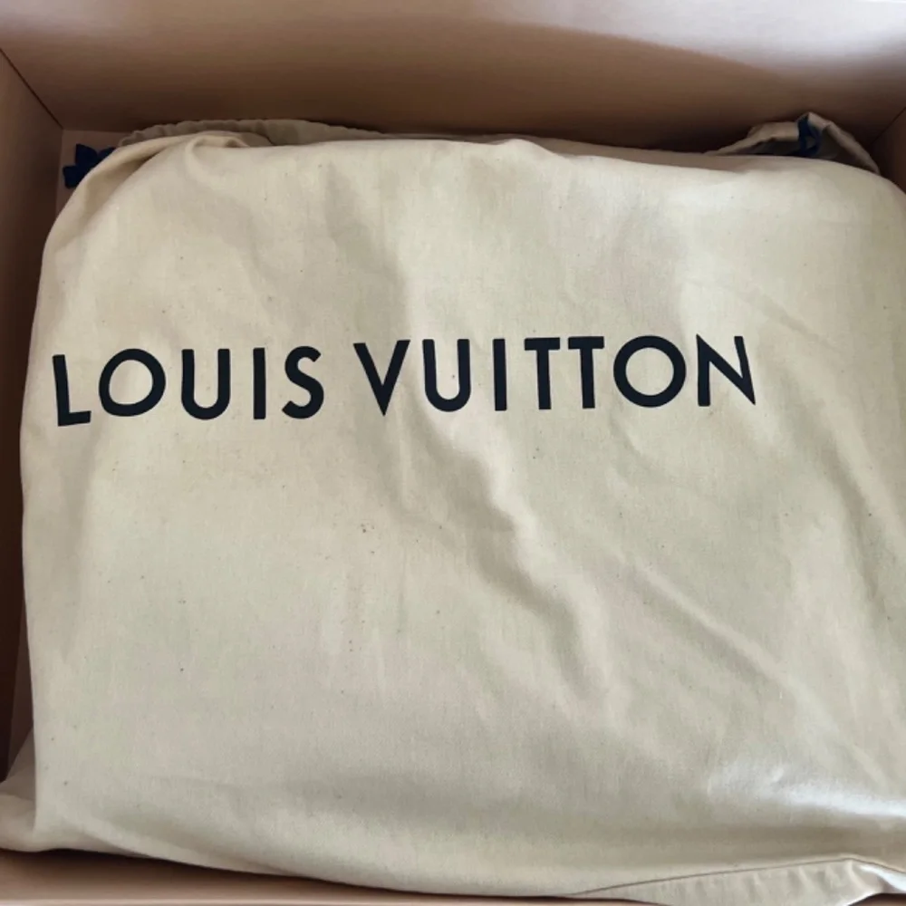 Authentic Louis Vuitton On the Go GM Tote - Like New - Picture 16 of 16
